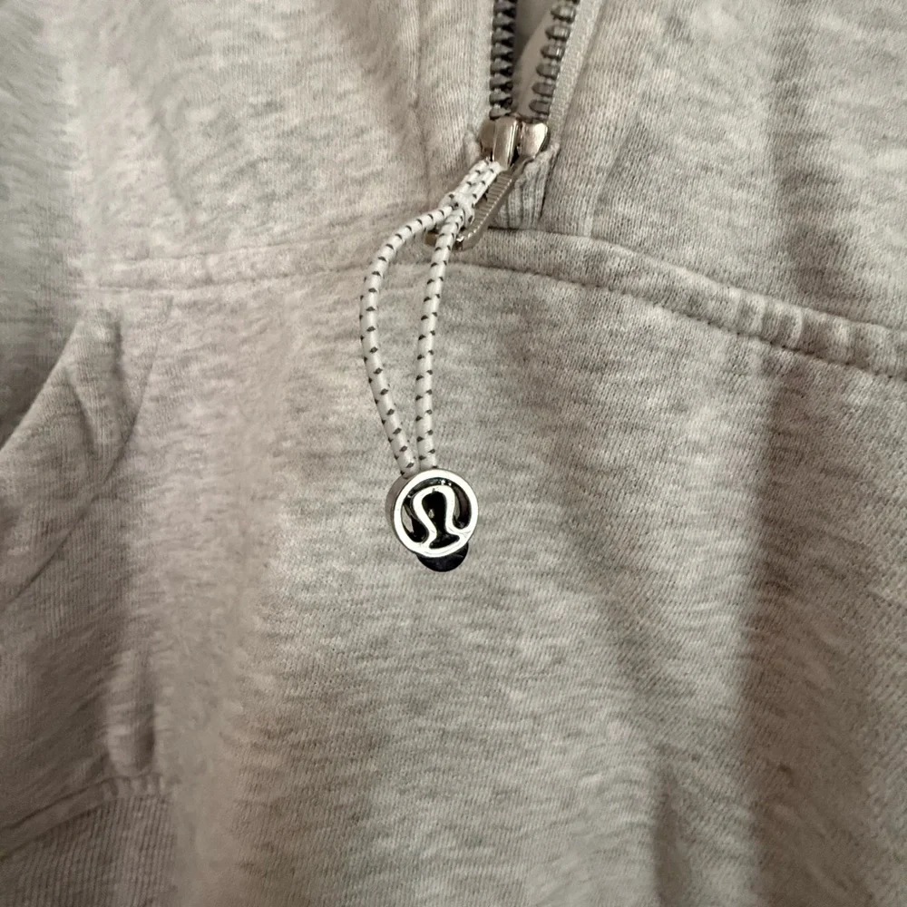 Lululemon Athletica Scuba Oversized Cropped Light Gray Hoodie - Picture 5 of 5